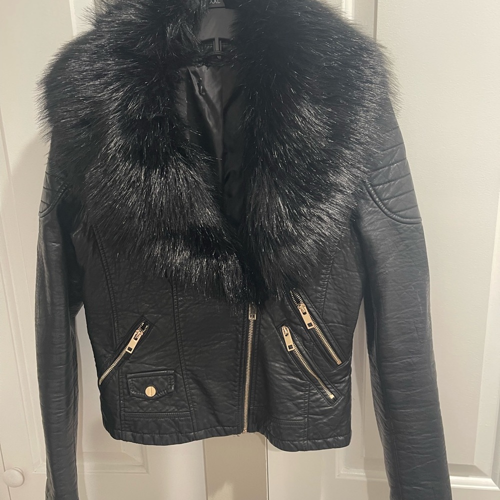 Akira  Black Faux Fur Collar Jacket M